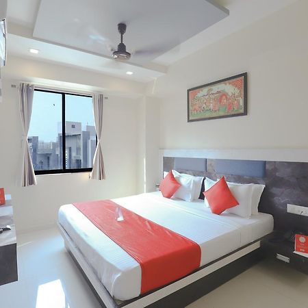 Apollo Hotel Ahmedabad Luaran gambar