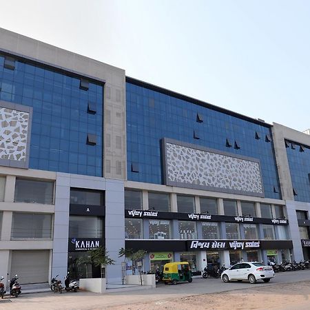Apollo Hotel Ahmedabad Luaran gambar