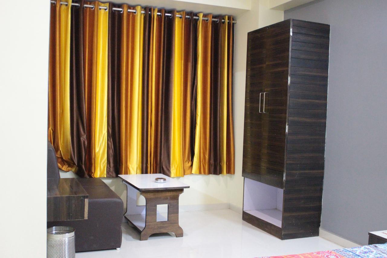 Apollo Hotel Ahmedabad Luaran gambar