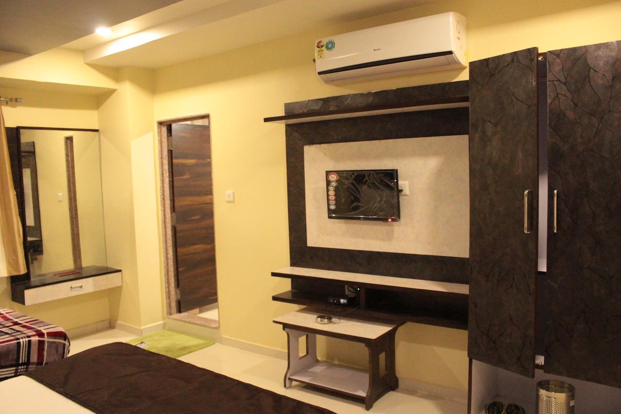 Apollo Hotel Ahmedabad Luaran gambar