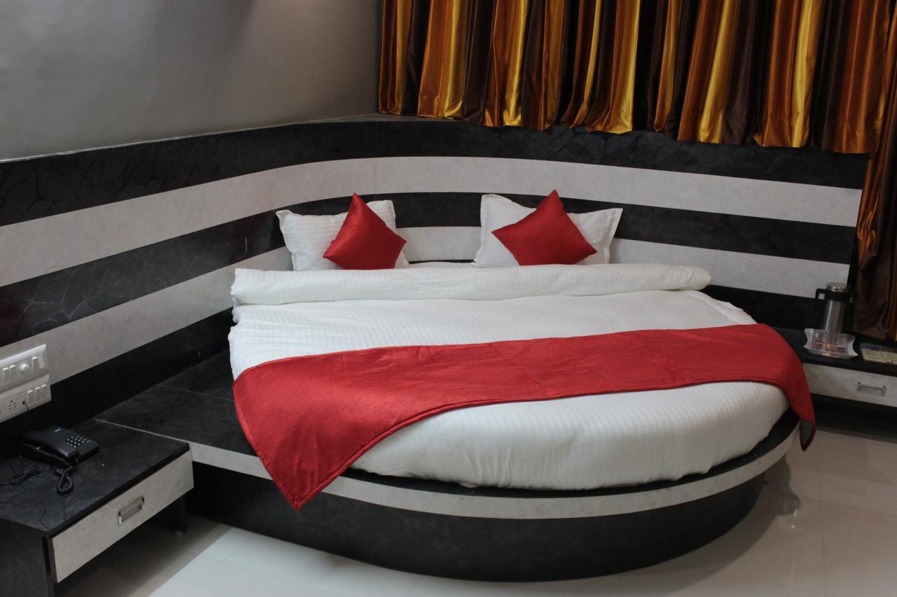 Apollo Hotel Ahmedabad Luaran gambar