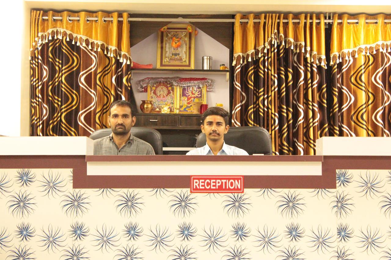 Apollo Hotel Ahmedabad Luaran gambar