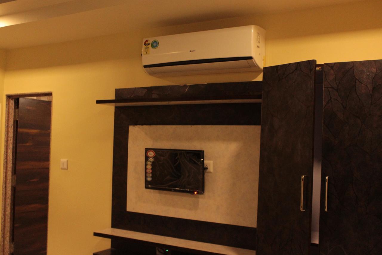 Apollo Hotel Ahmedabad Luaran gambar