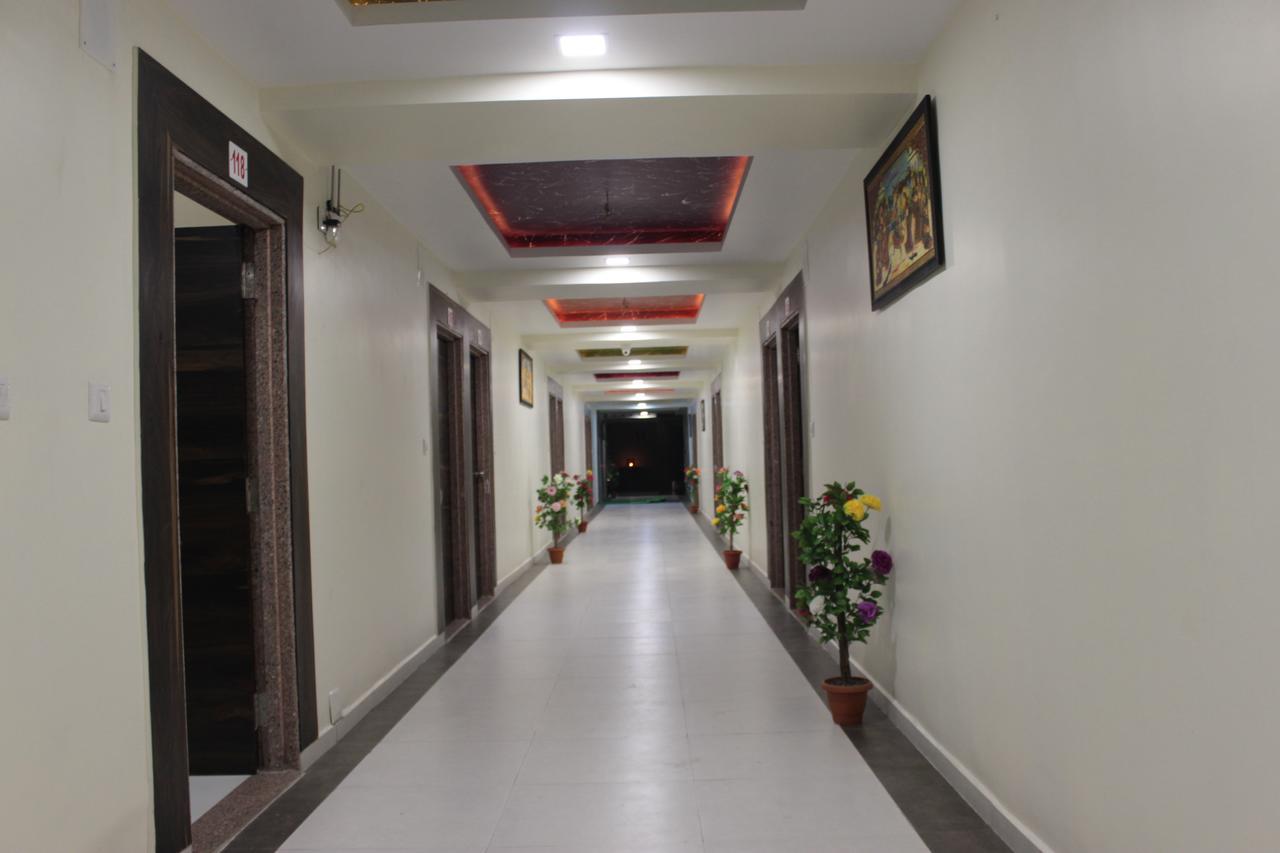 Apollo Hotel Ahmedabad Luaran gambar