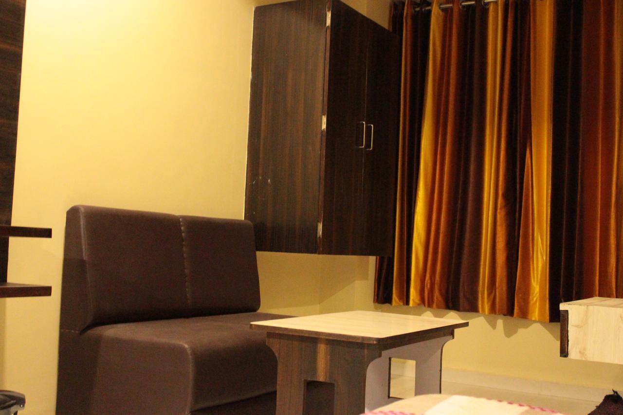 Apollo Hotel Ahmedabad Luaran gambar