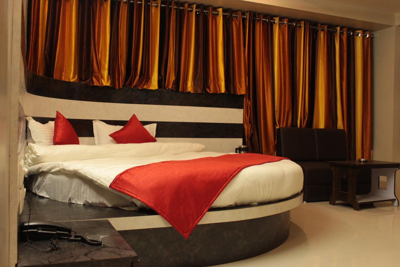 Apollo Hotel Ahmedabad Luaran gambar