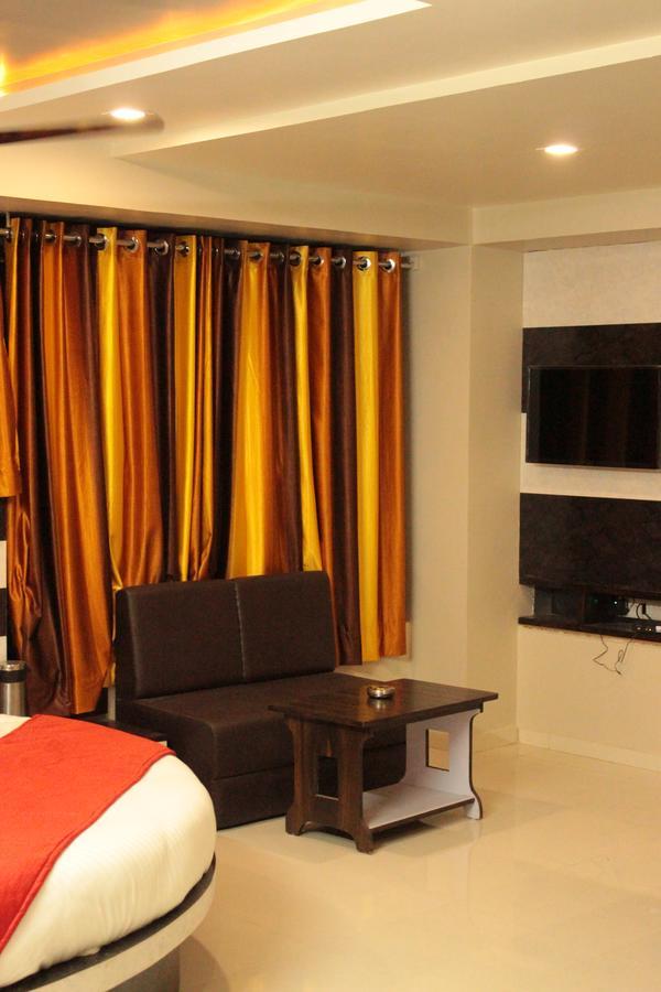 Apollo Hotel Ahmedabad Luaran gambar
