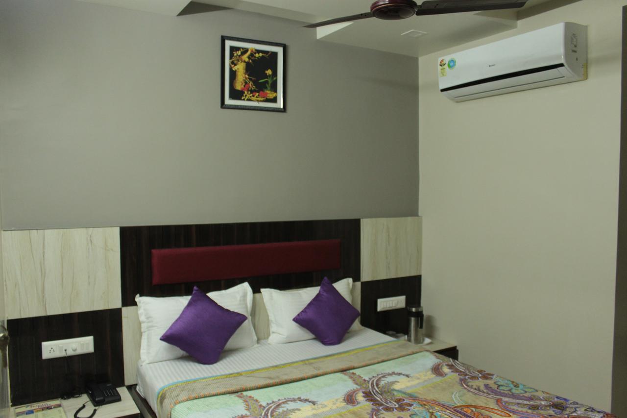 Apollo Hotel Ahmedabad Luaran gambar